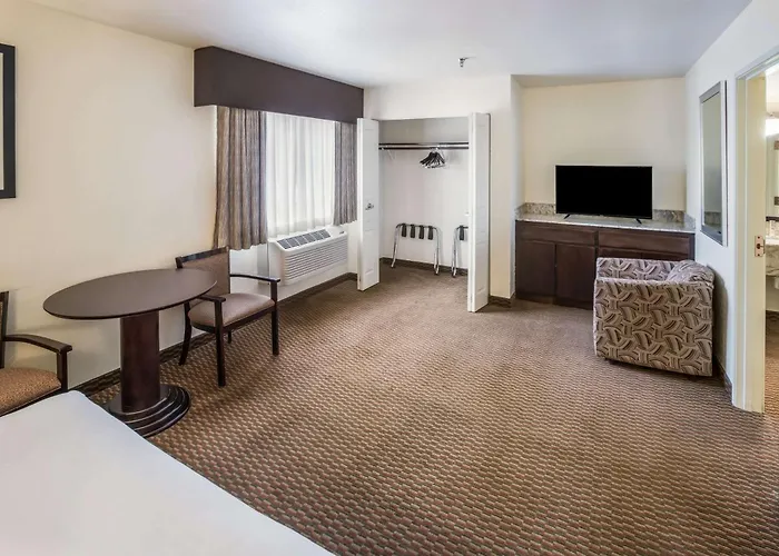 Clarion - Powell Zajazd 4*