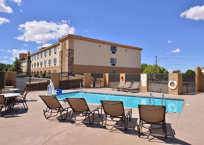 Clarion - Powell Zajazd 4*